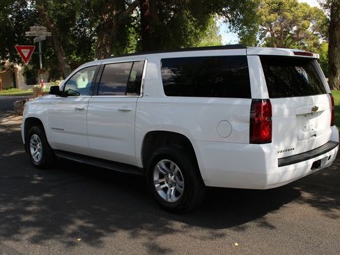 Used 2020 Chevrolet Suburban LT RWD image 47