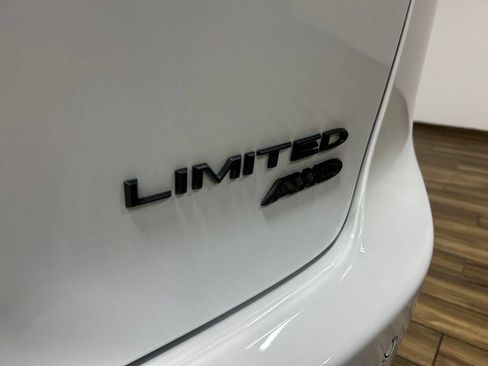 Used 2023 Chrysler Pacifica Limited w/ S Appearance Package AWD/4WD image 25