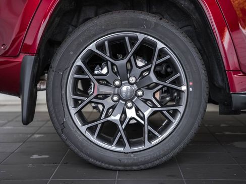 New 2025 Jeep Grand Cherokee Summit image 20