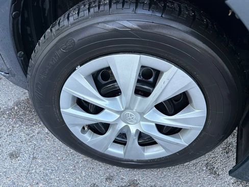 Used 2015 Toyota Corolla L FWD image 3