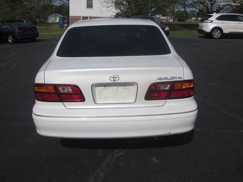 Used 1998 Toyota Avalon XL image 7