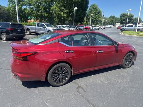 Used 2025 Nissan Altima 2.5 SV w/ SV Special Edition Package FWD image 5