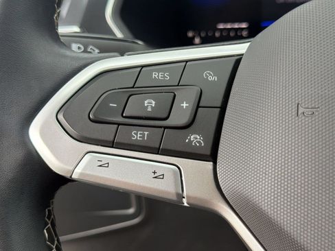 Used 2023 Volkswagen Tiguan SE FWD image 17