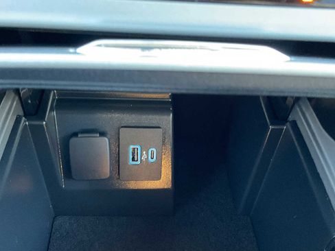 Used 2022 Ford Explorer XLT image 25