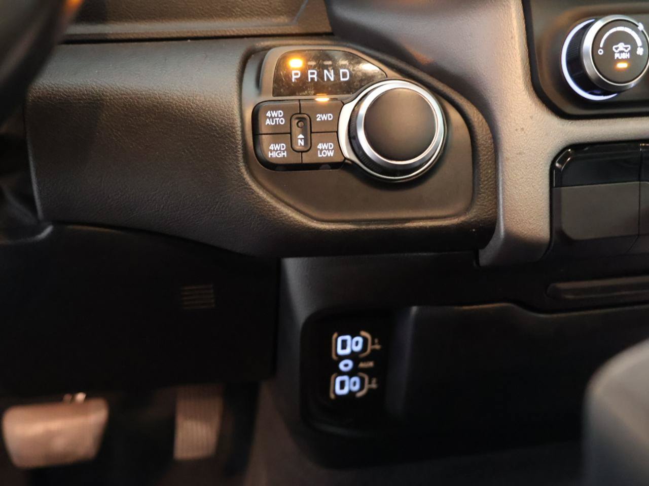 Used 2020 RAM 1500 Big Horn AWD/4WD image 13