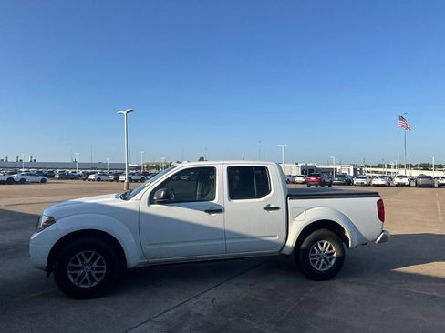 Used 2016 Nissan Frontier SV RWD image 10