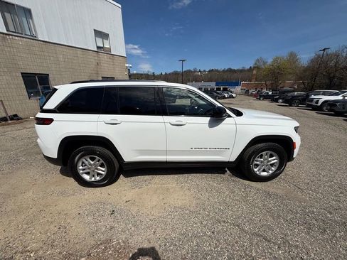 Used 2023 Jeep Grand Cherokee Laredo AWD/4WD image 8