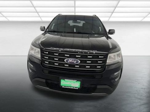 Used 2017 Ford Explorer XLT w/ Equipment Group 202A AWD/4WD image 2