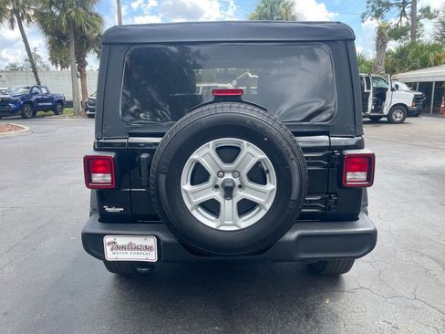 Used 2022 Jeep Wrangler Sport AWD/4WD image 4