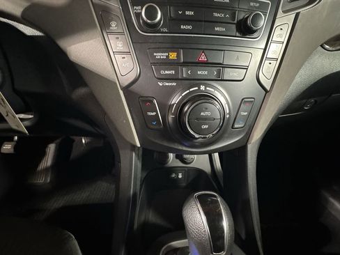 Used 2017 Hyundai Santa Fe SE image 25