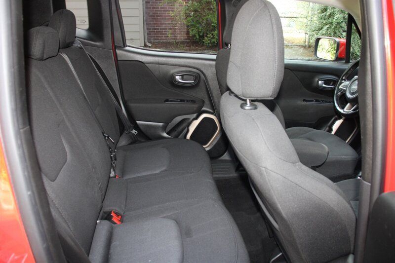 Used 2016 Jeep Renegade Latitude AWD/4WD image 5