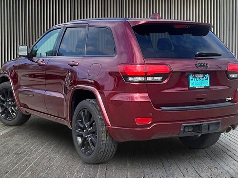 Used 2017 Jeep Grand Cherokee Altitude RWD image 3