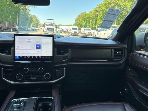 Used 2024 Ford Expedition Max Limited AWD/4WD image 11