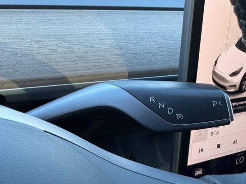 Used 2023 Tesla Model Y Long Range image 32