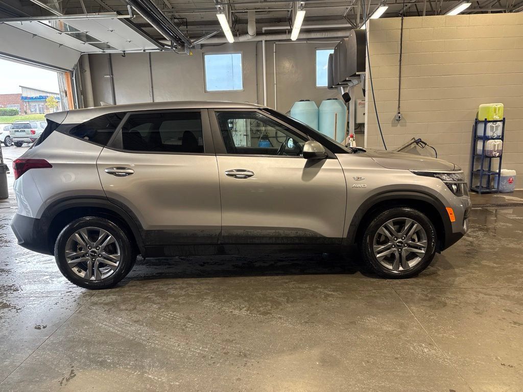 Used 2022 Kia Seltos LX AWD/4WD image 4