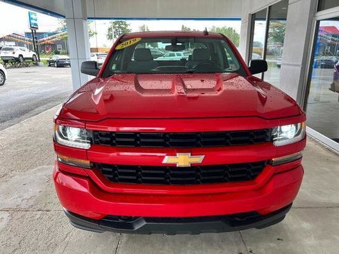 Used 2019 Chevrolet Silverado 1500 Custom w/ Custom Convenience Package AWD/4WD image 3