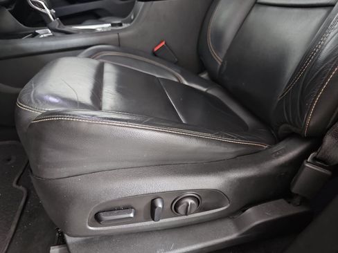 Used 2021 Chevrolet Traverse LT FWD image 25