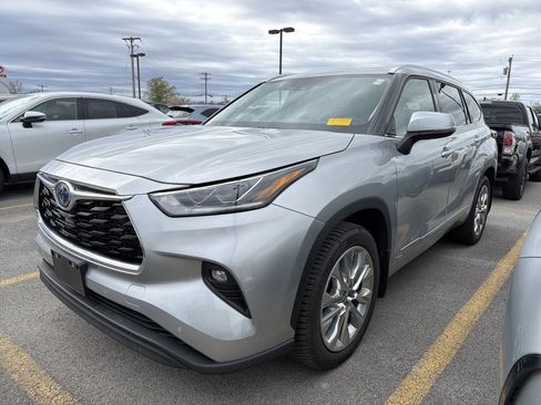 Used 2023 Toyota Highlander Limited AWD/4WD image 4