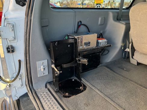 Used 2005 Ford Excursion XLT image 16