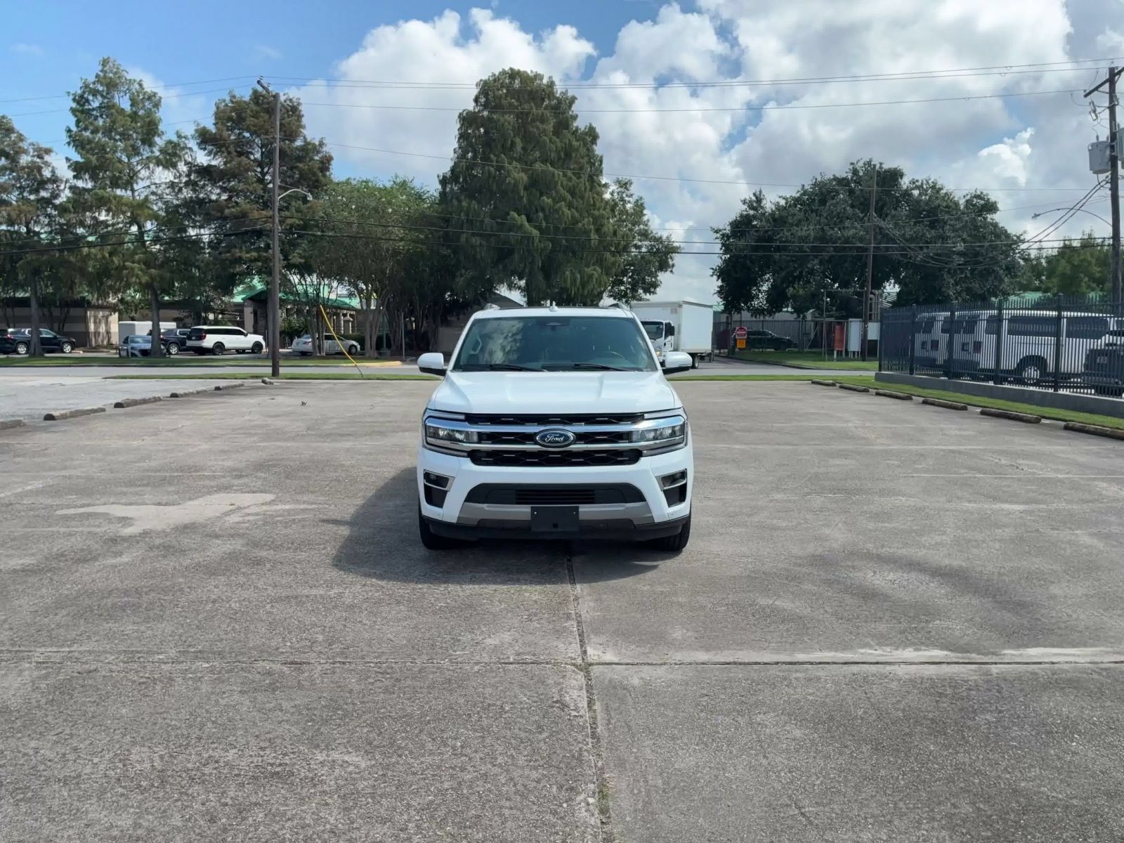 Used 2024 Ford Expedition Limited AWD/4WD image 4
