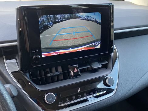 Used 2025 Toyota Corolla LE image 30