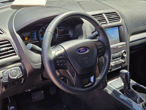 Used 2019 Ford Explorer XLT w/ Equipment Group 202A FWD image 16