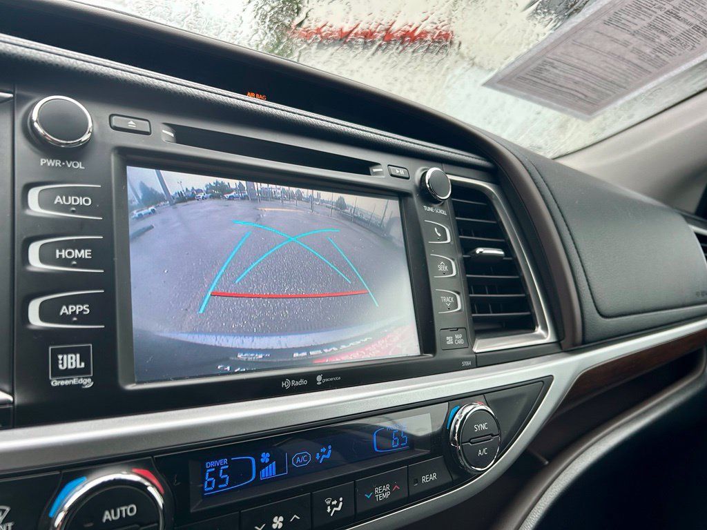 Used 2015 Toyota Highlander Limited Platinum AWD/4WD image 26