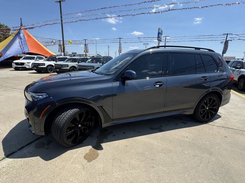 Used 2022 BMW X7 M50i w/ Dynamic Handling Package image 11