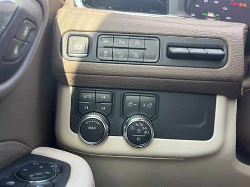 Used 2024 GMC Yukon Denali AWD/4WD image 14