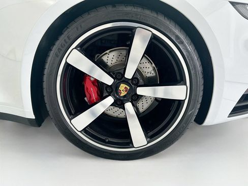Certified 2022 Porsche 911 Targa 4S AWD/4WD image 28