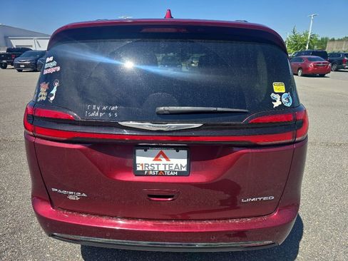Used 2022 Chrysler Pacifica Limited FWD image 6