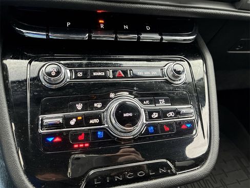 Used 2022 Lincoln Corsair AWD w/ Premium Package image 17