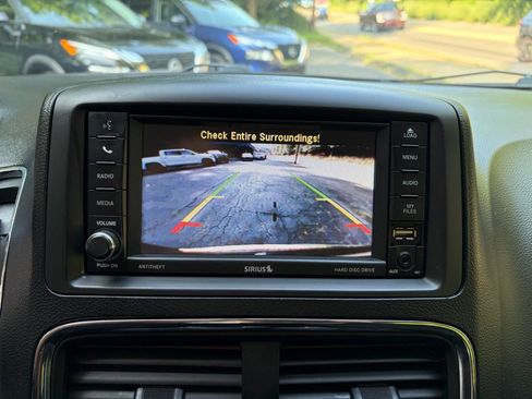 Used 2017 Dodge Grand Caravan SE w/ UConnect Hands-Free Group FWD image 25