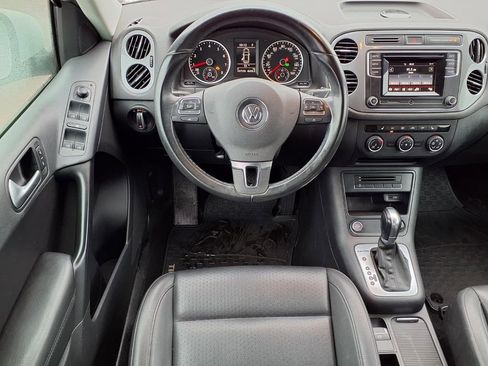 Used 2016 Volkswagen Tiguan S image 12