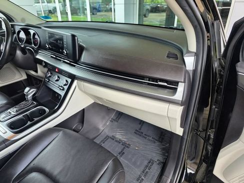 Used 2022 Kia Carnival LX FWD image 9