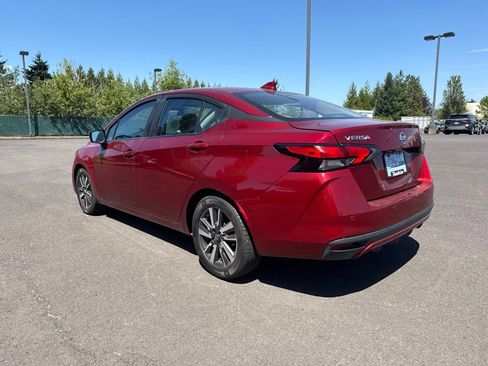 Used 2021 Nissan Versa SV FWD image 5