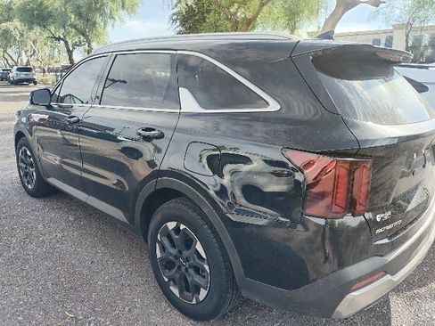 Certified 2025 Kia Sorento S w/ Panoramic Sunroof Package FWD image 13