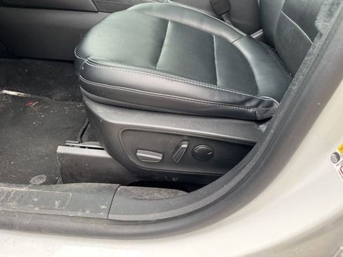 Used 2022 Ford Escape Titanium w/ Class II Trailer Tow Package image 6