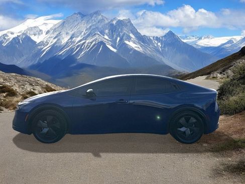 Used 2023 Toyota Prius LE image 2