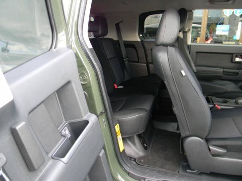 Used 2014 Toyota FJ Cruiser 4WD w/ Convenience Package image 13
