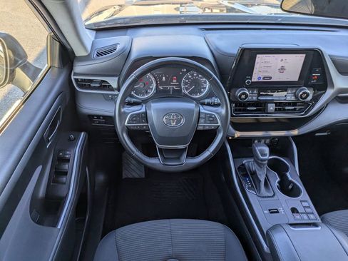 Used 2023 Toyota Highlander LE image 15
