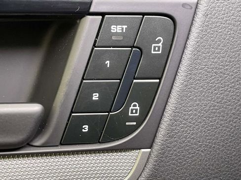 Used 2025 Porsche Cayenne S image 37