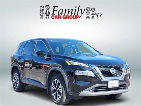 Used 2023 Nissan Rogue SV image 2