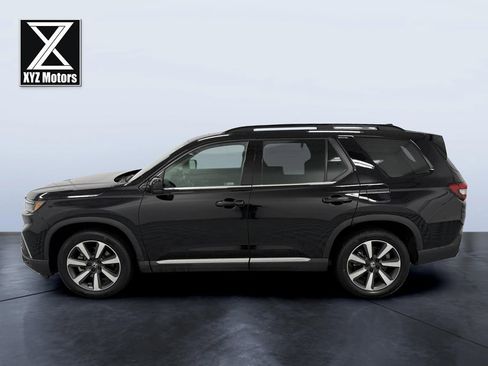 Used 2024 Honda Pilot Touring image 3