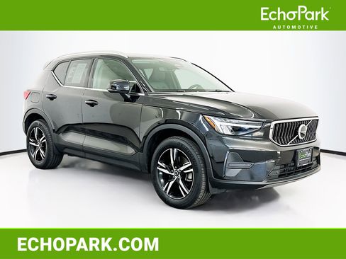 Used 2025 Volvo XC40 B5 Core AWD/4WD image 1