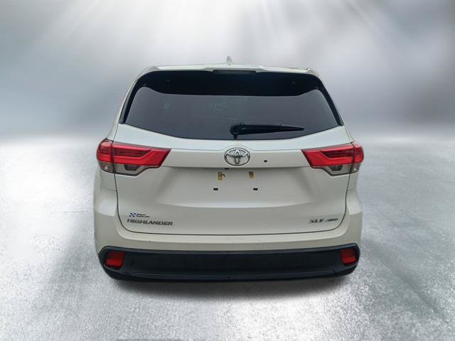 Used 2017 Toyota Highlander XLE AWD/4WD image 4