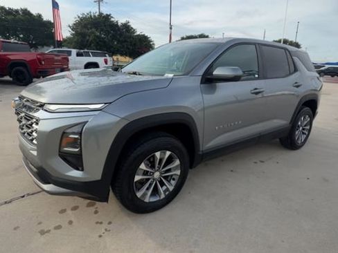 Used 2026 Chevrolet Equinox LT FWD image 4