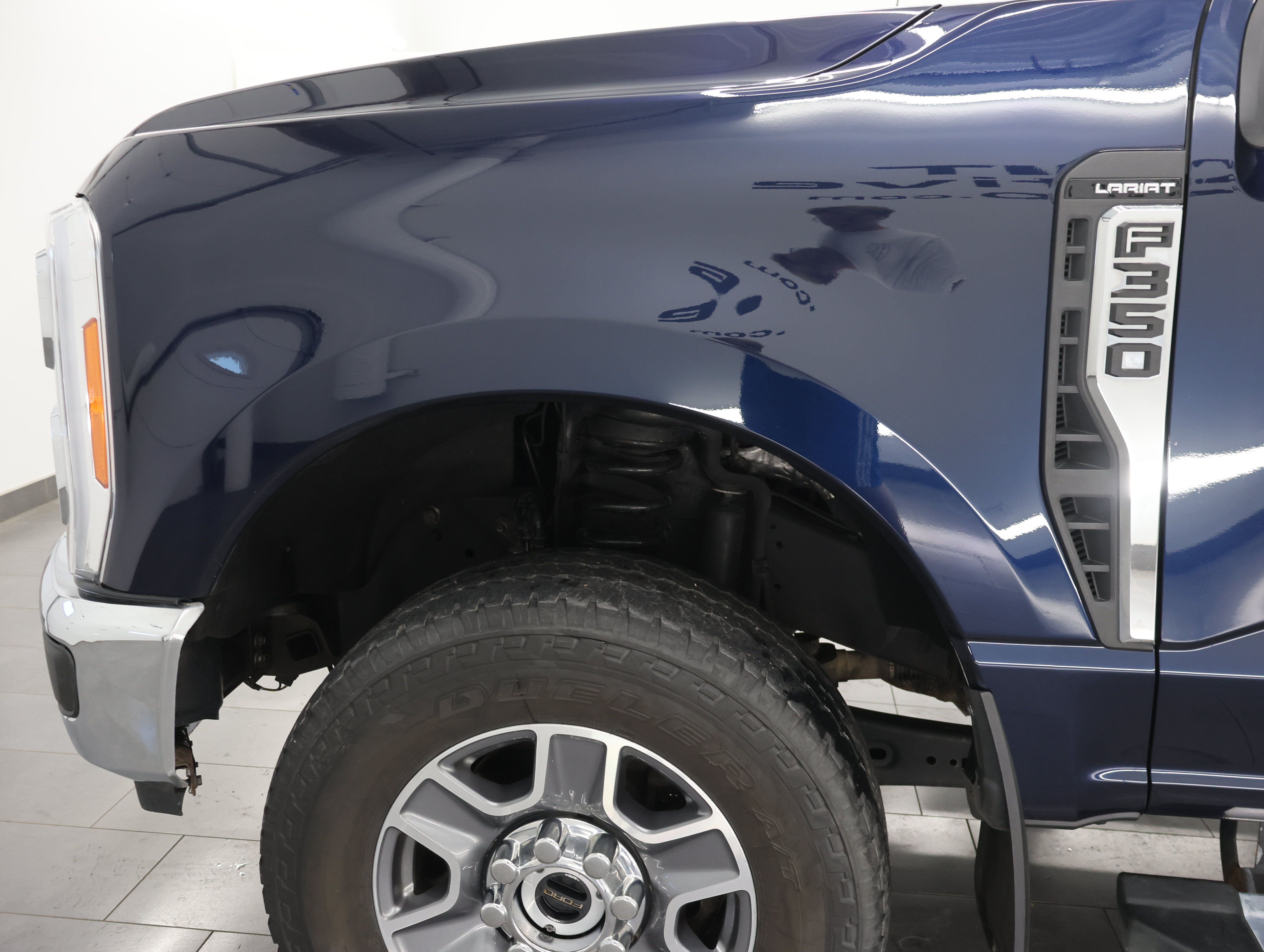 Used 2023 Ford F350 Lariat w/ FX4 Off-Road Package AWD/4WD image 36