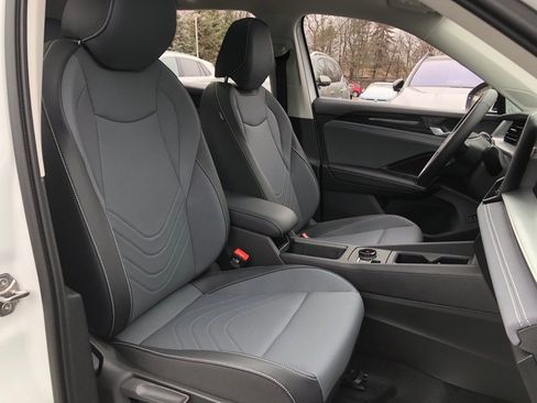 New 2026 Volkswagen Tiguan SE AWD/4WD image 32