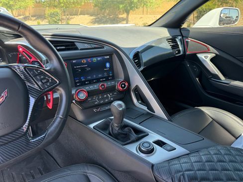 Used 2019 Chevrolet Corvette Stingray Coupe w/ 1LT RWD image 14